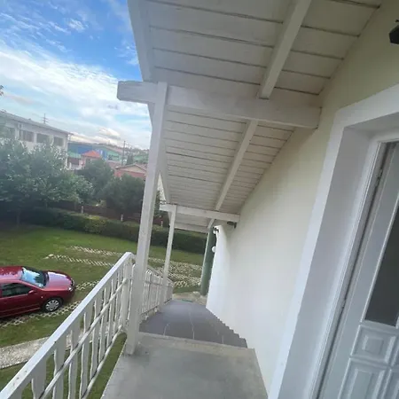 Gabe's Nest Apartment Urom
