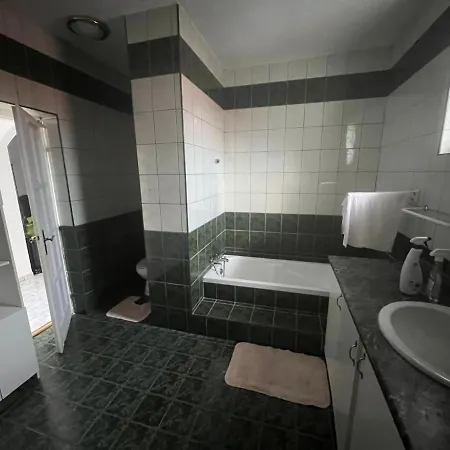Gabe's Nest Apartament Urom