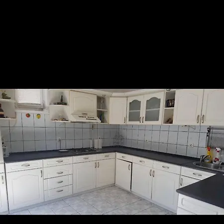 Gabe's Nest Apartament Urom