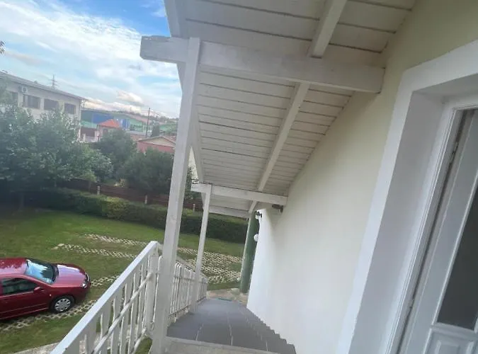 Gabe's Nest Apartament Urom