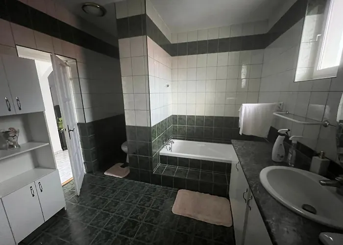 Gabe's Nest דירה Urom